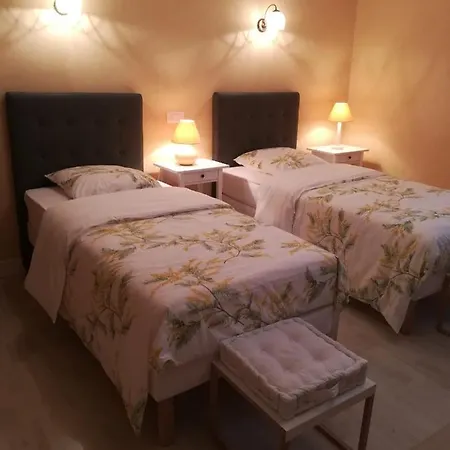La Maison Pres D'aurillac Bed & Breakfast *